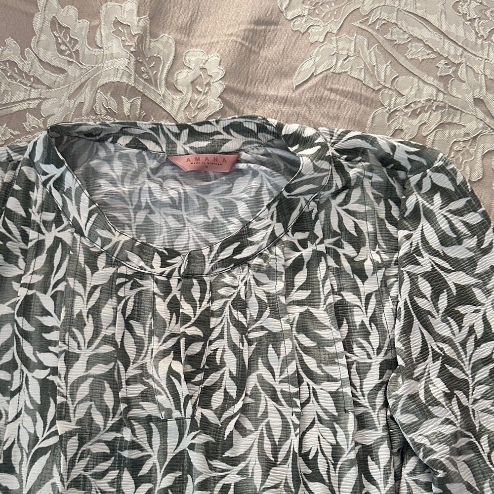 Anna Gray and White Leaf Print Blouse